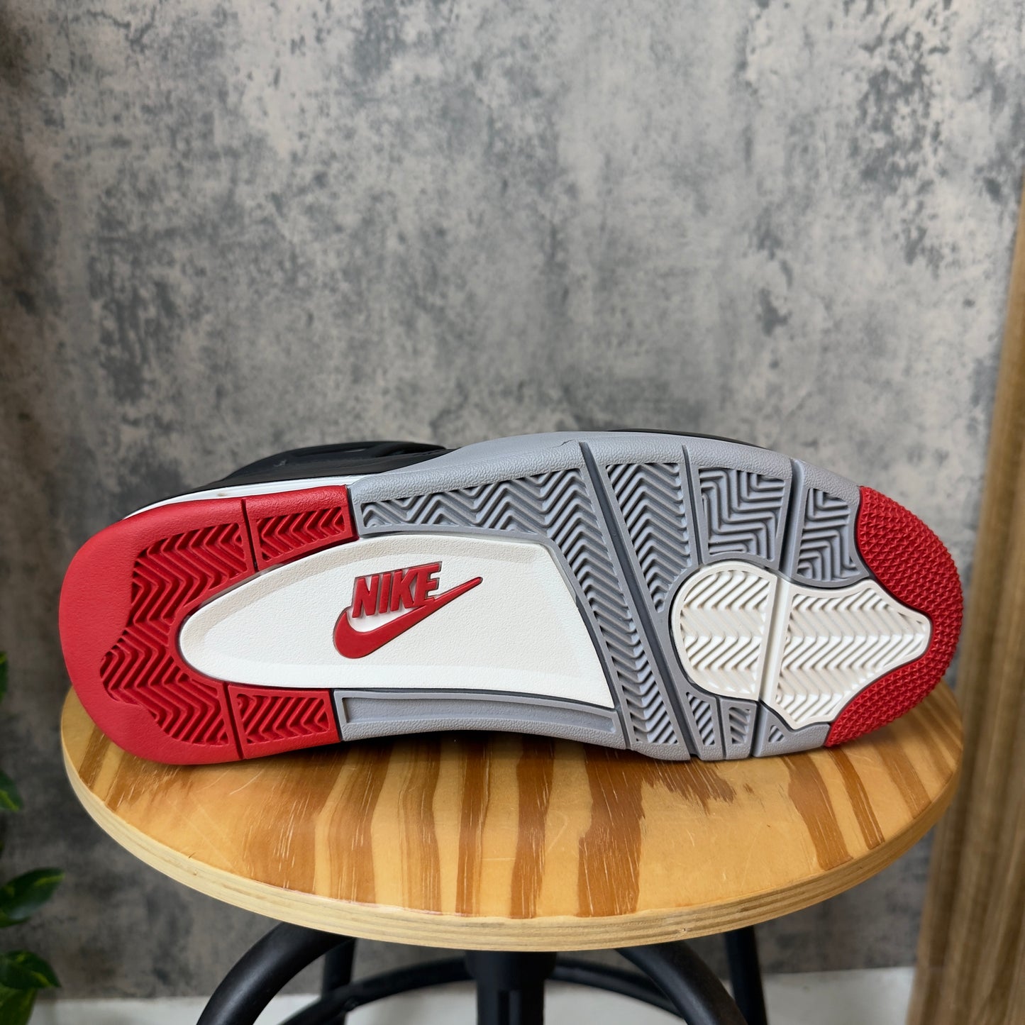 Jordan 4 Bred Reimagined SZ 8.5 (NEW)