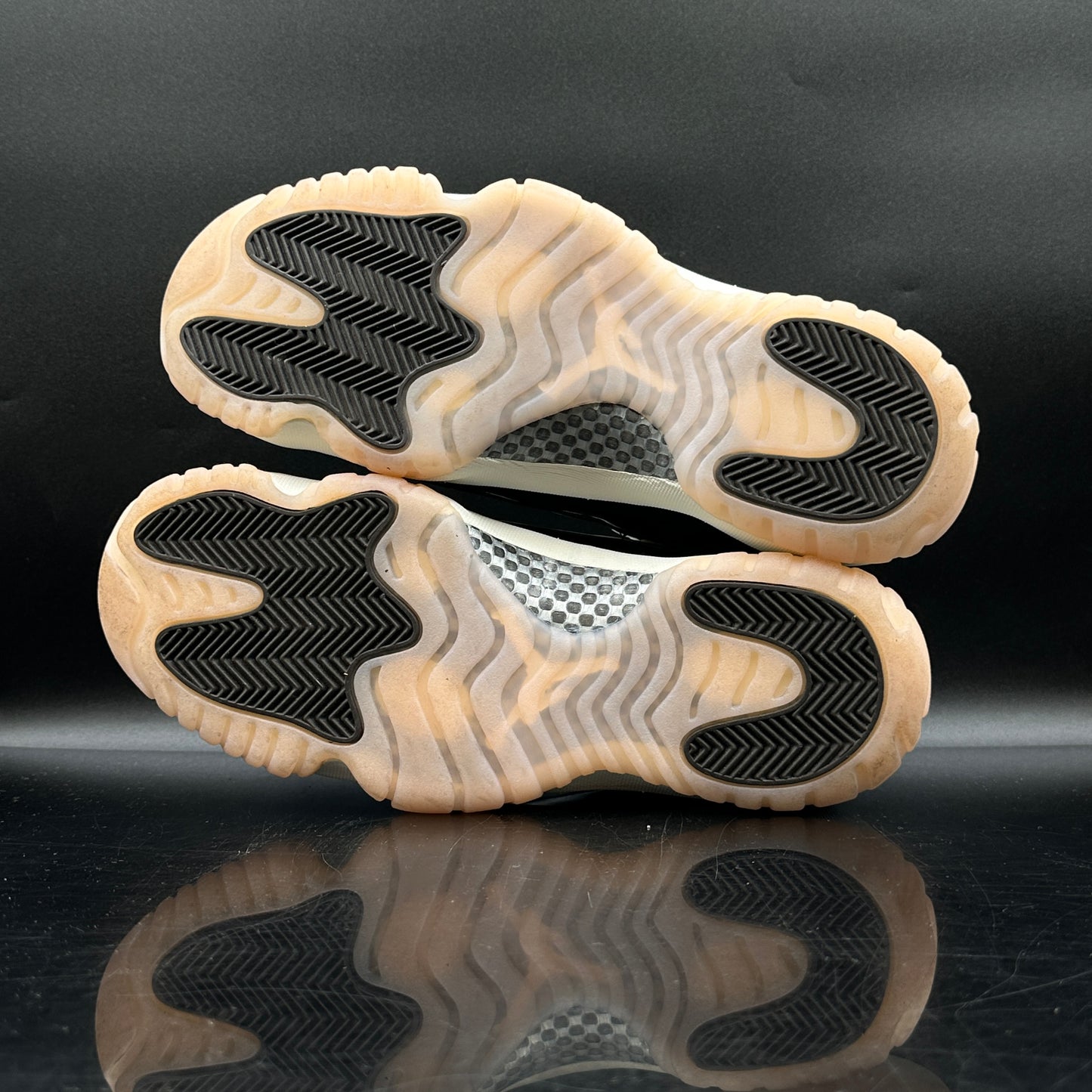 (PRE-OWNED) Jordan 11 Neapolitan SZ 8.5M/10W