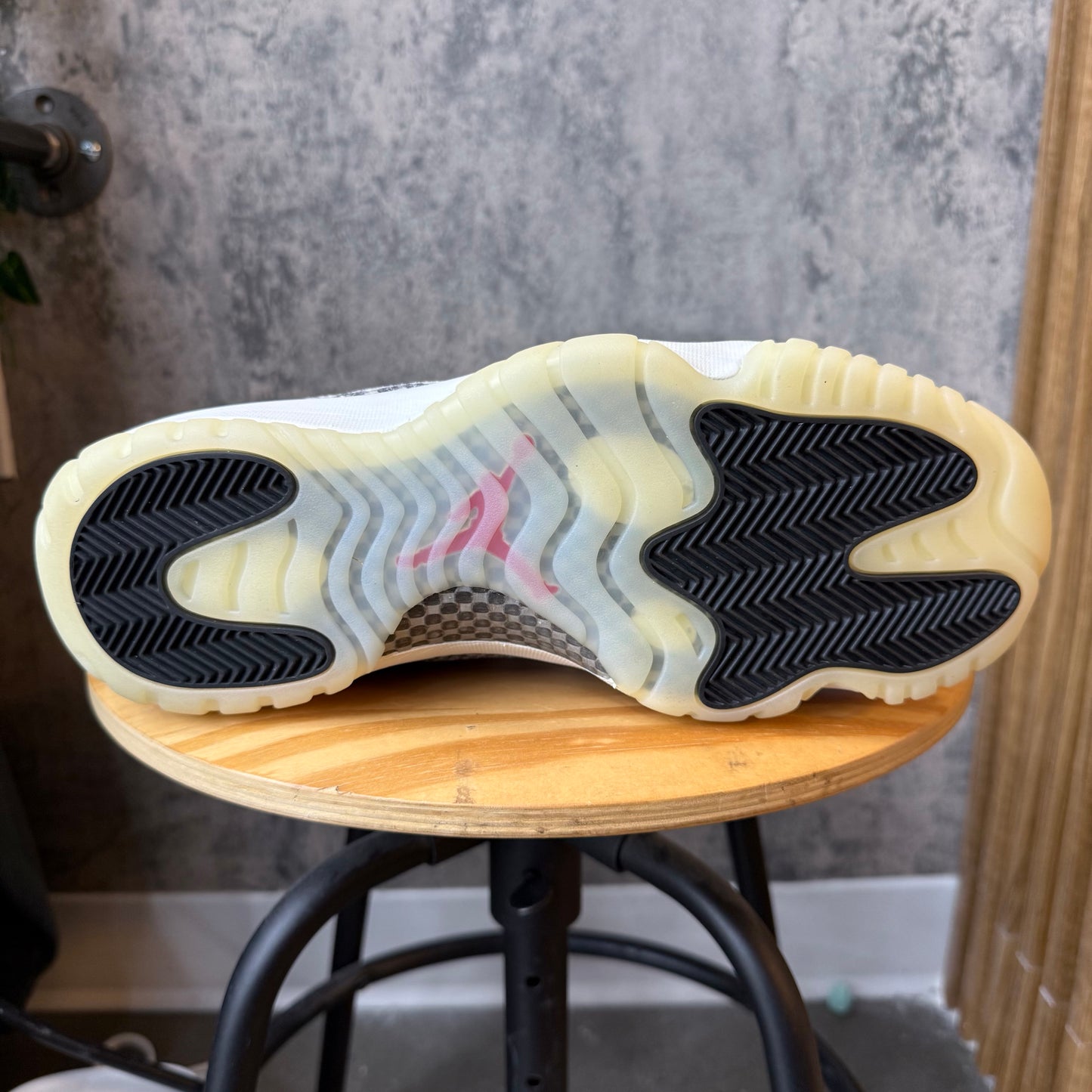 (PRE-OWNED) Jordan 11 Snakeskin low SZ 10