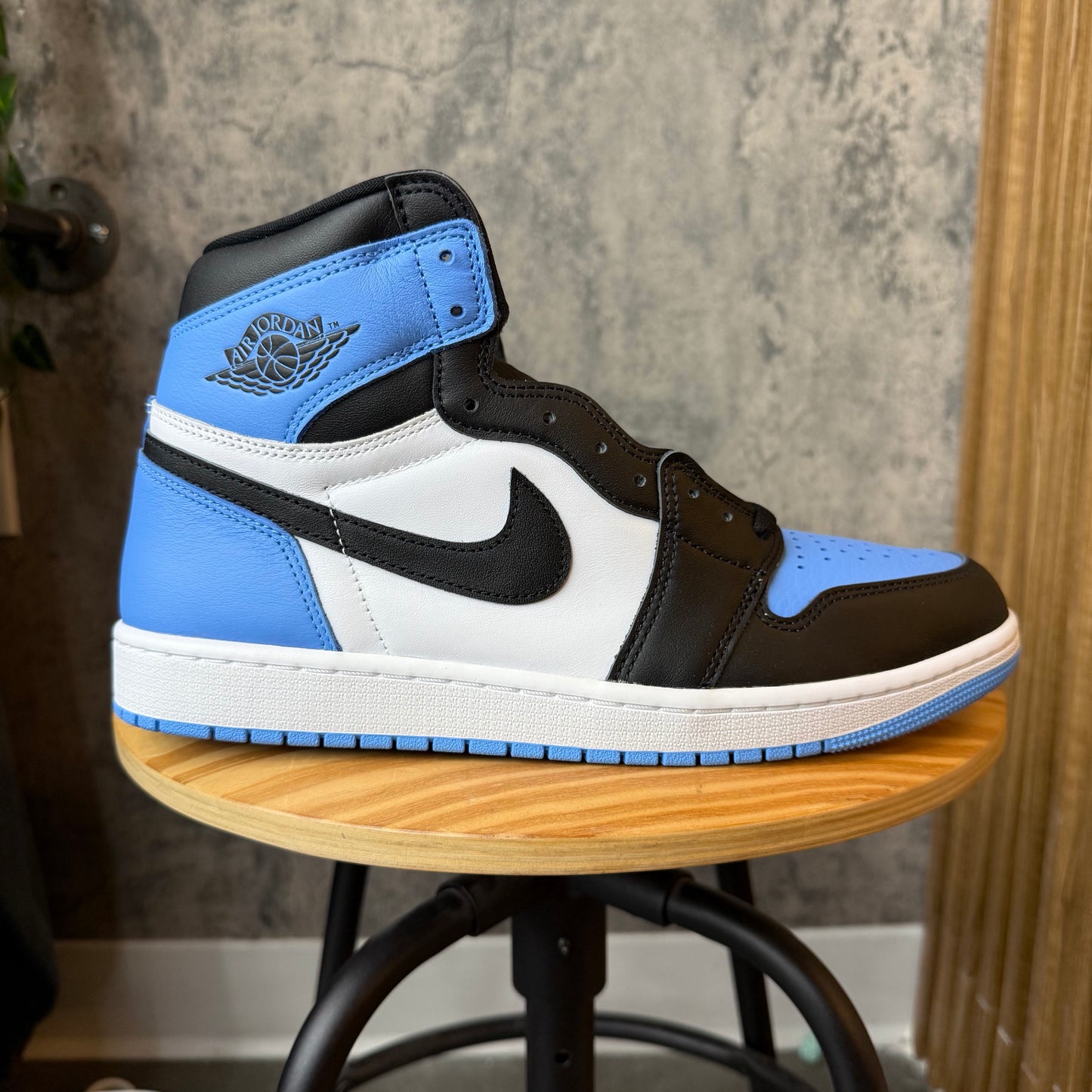 Jordan 1 UNC Toe SZ 11 (DS)
