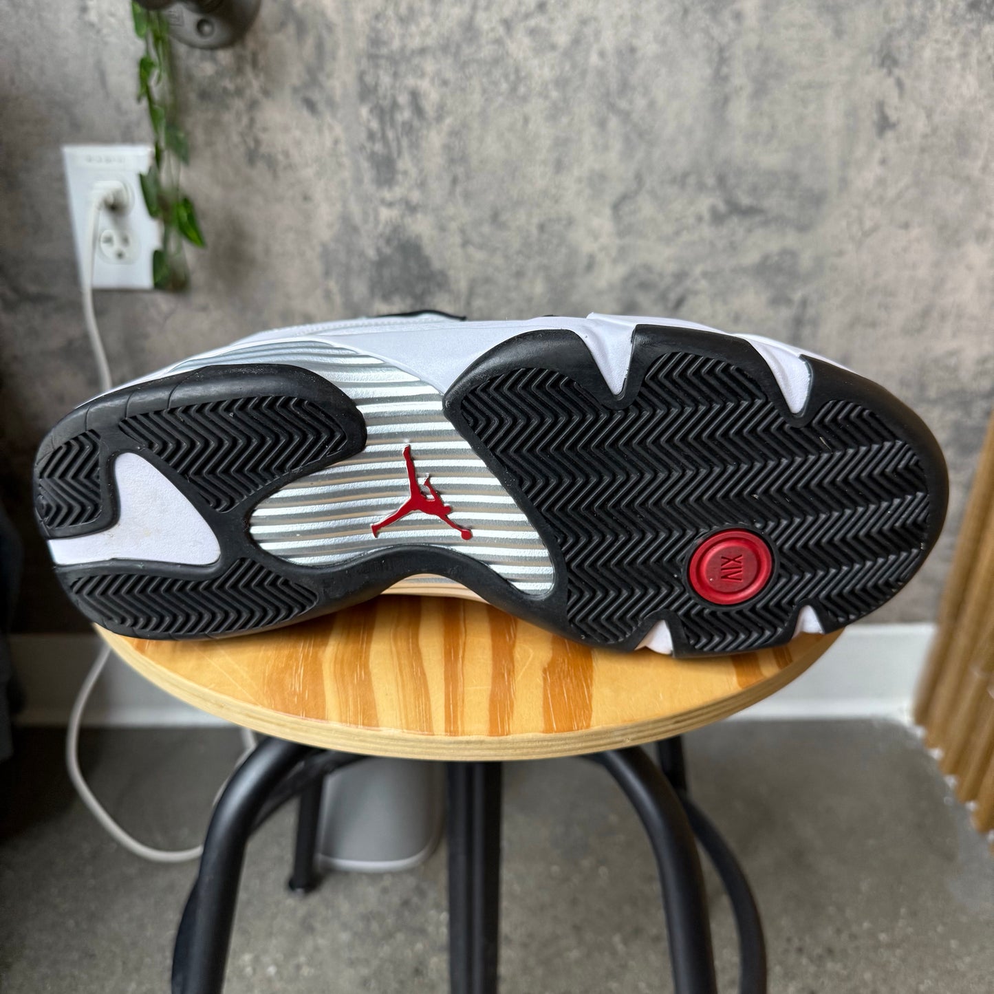 (PRE-OWNED) Jordan 14 Black Toe SZ 10.5