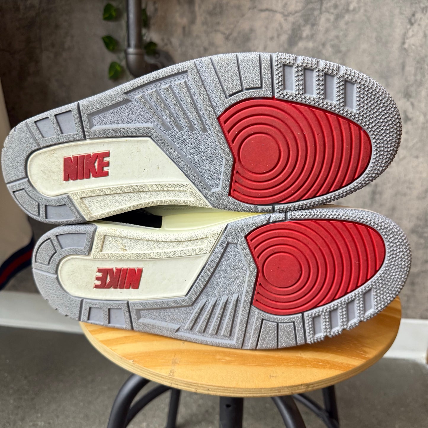 (PRE-OWNED) Jordan 3 White Cement Reimagined SZ 12