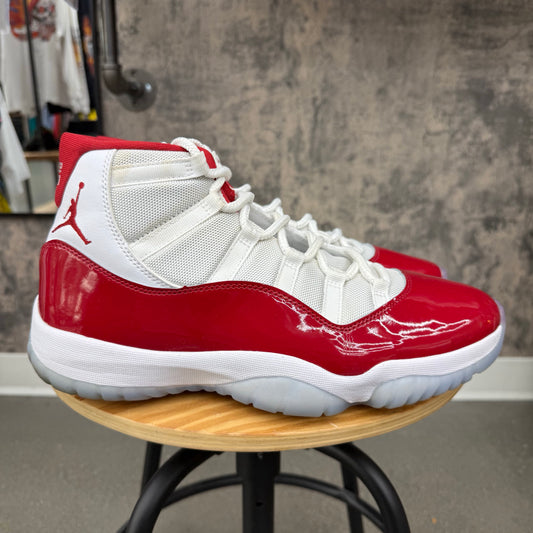 (PRE-OWNED) Jordan 11 Cherry SZ 10.5