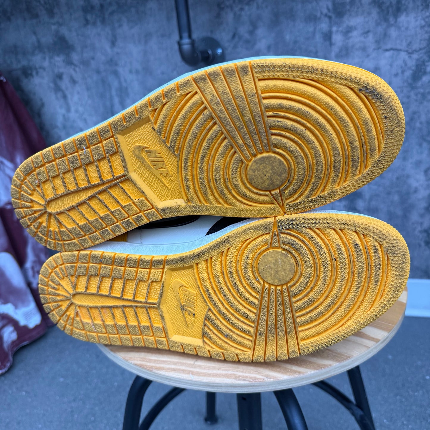 PRE-OWNED Jordan 1 Taxi SZ 10.5