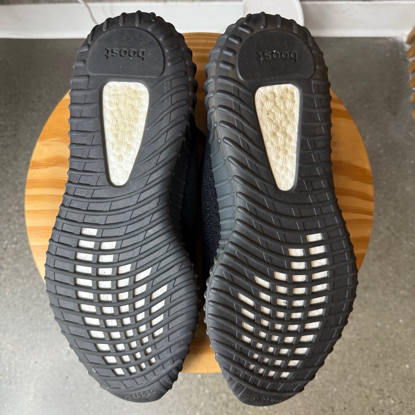 (PRE-OWNED) Yeezy 350v2 Dazzling Blue SZ 12