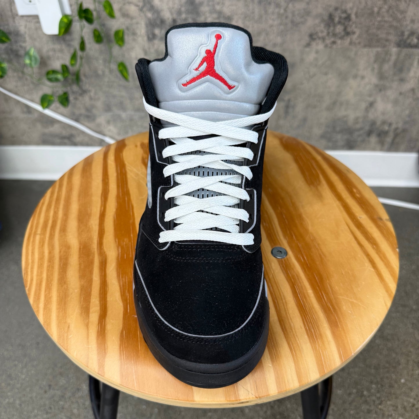 PRE-OWNED Jordan 5 Metallic Reimagined SZ 8.5