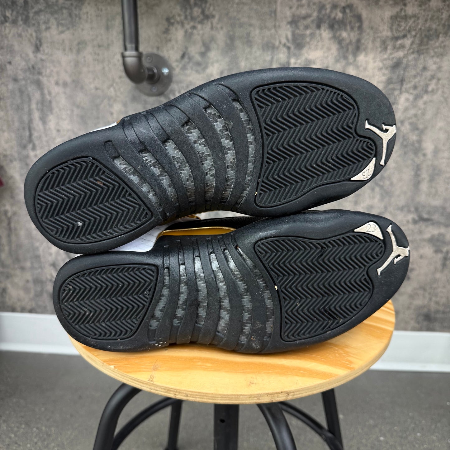 PRE-OWNED Jordan 12 Royalty Taxi SZ 8.5