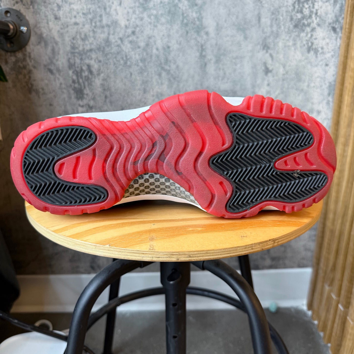 (PRE-OWNED) Jordan 11 Concord Bred Low SZ 10