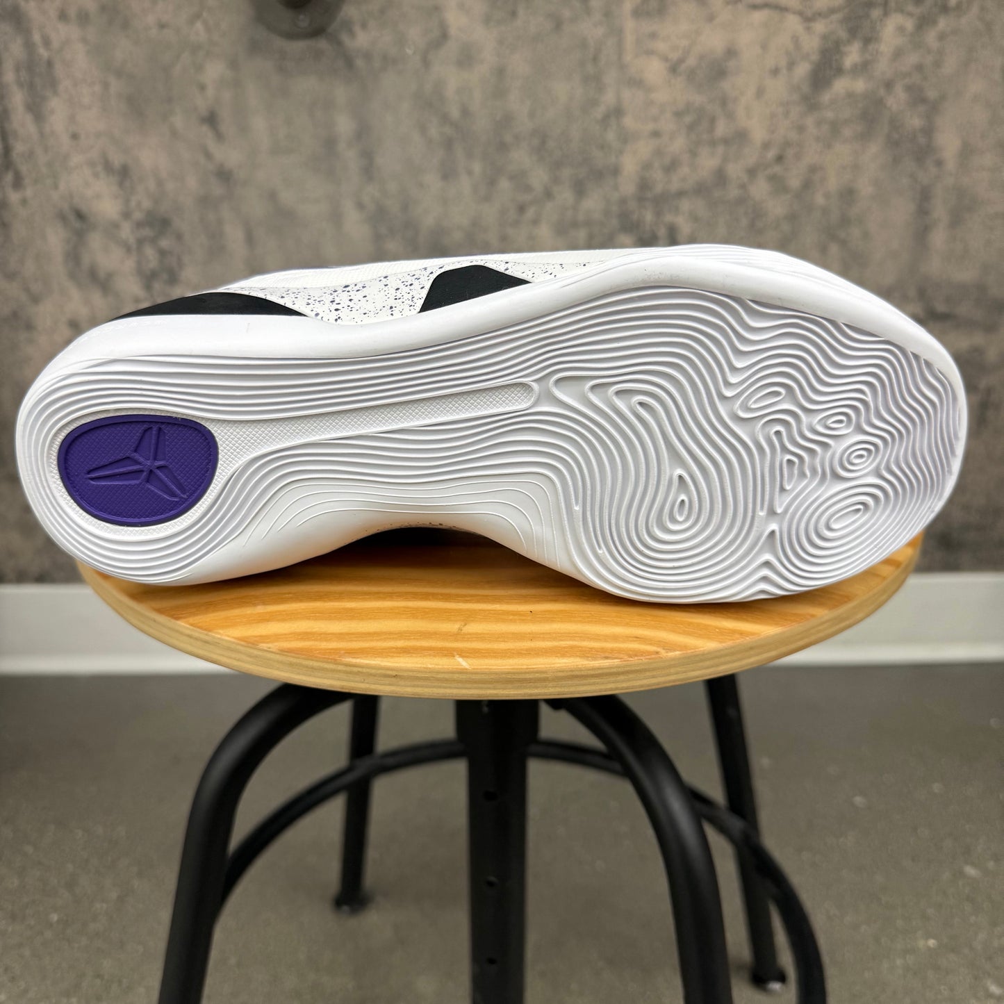 Kobe 9 Elite Low EM Court Purple SZ 8.5 (DS)