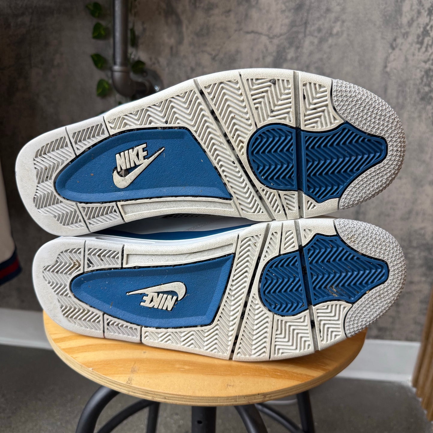 (PRE-OWNED) Jordan 4 Military Blue SZ 12