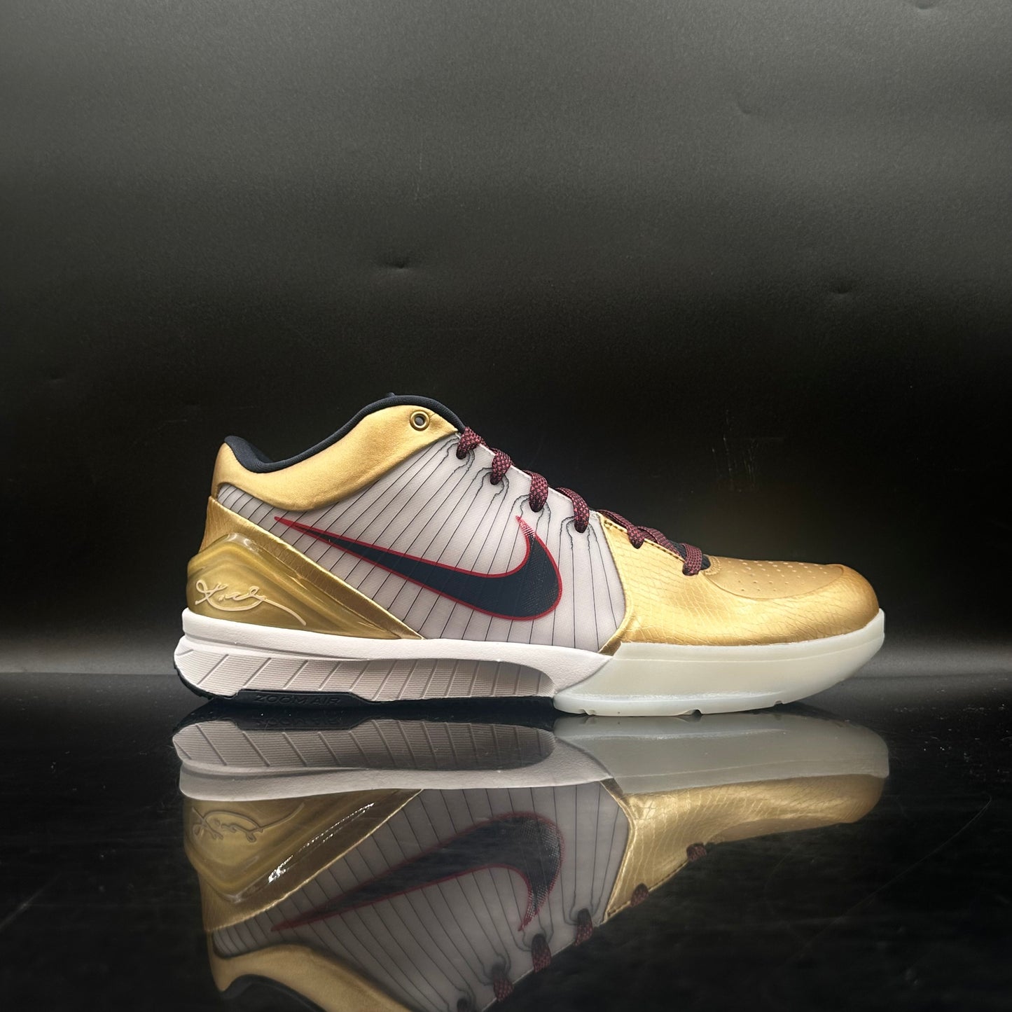 Kobe 4 Gold Medal SZ 10.5 (DS)