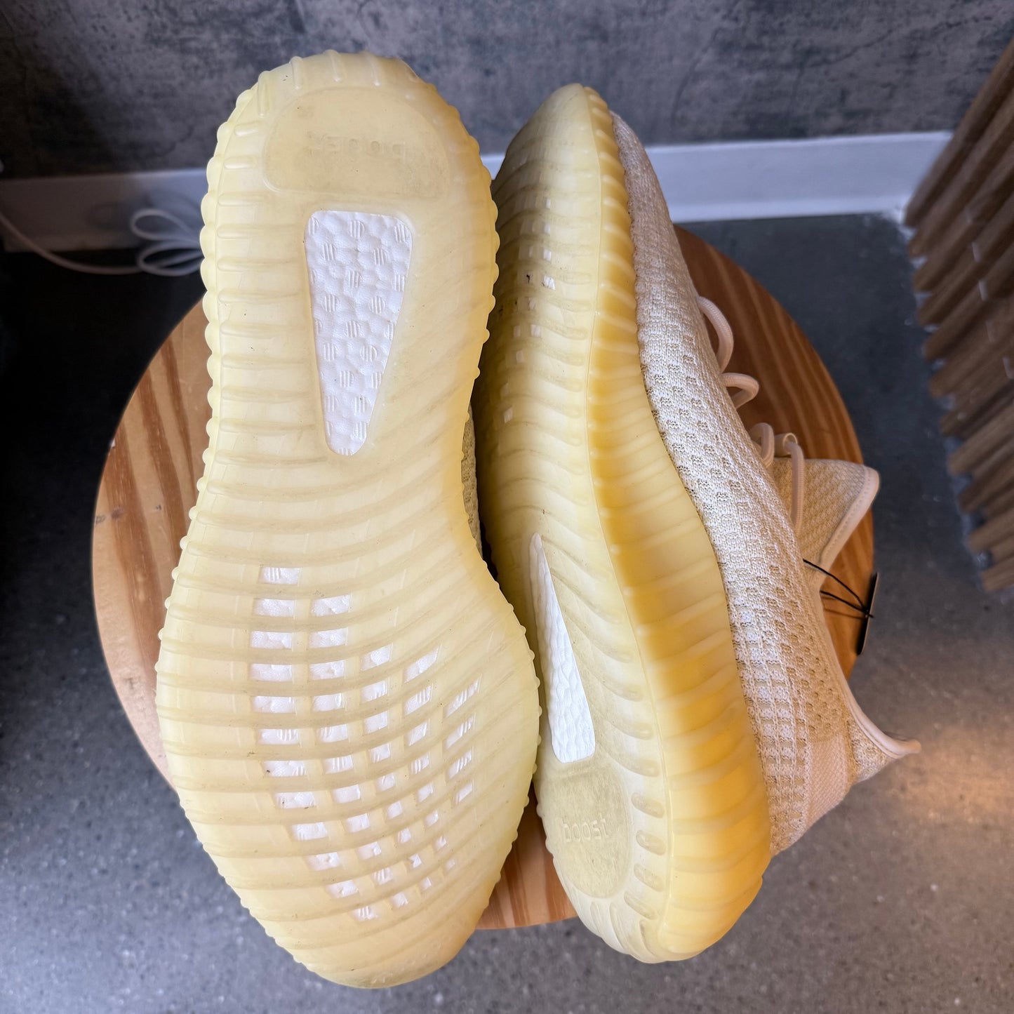(PRE-OWNED) Yeezy 350v2 Natural SZ 14