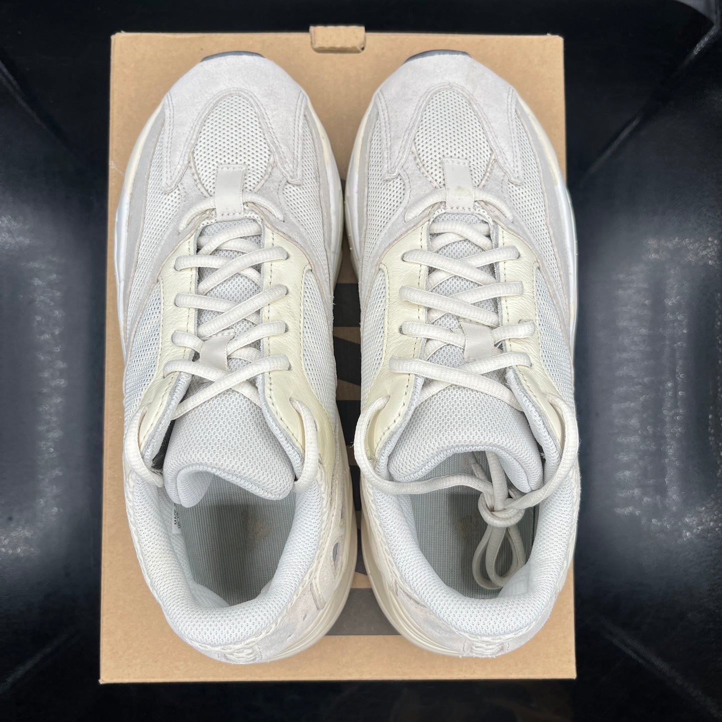 (PRE-OWNED) Adidas Yeezy Boost 700 Analog SZ 9