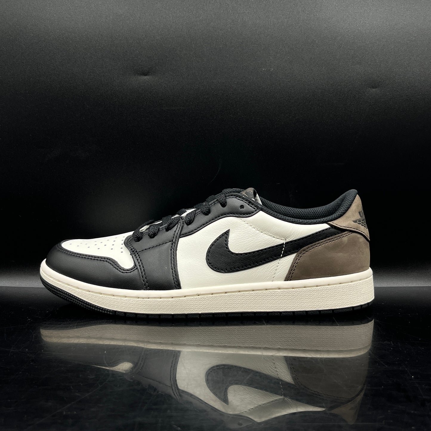 PRE-OWNED Jordan 1 Mocha Low SZ 9.5