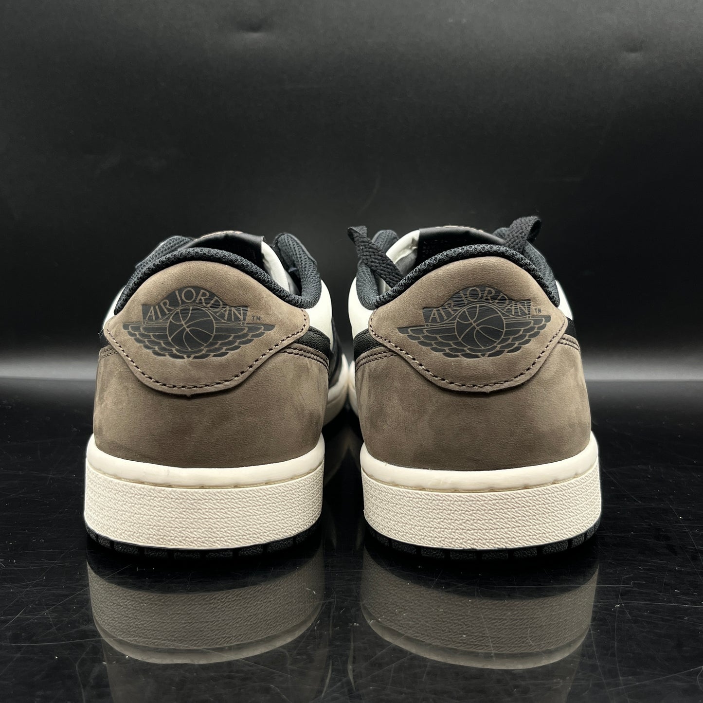 PRE-OWNED Jordan 1 Mocha Low SZ 9.5