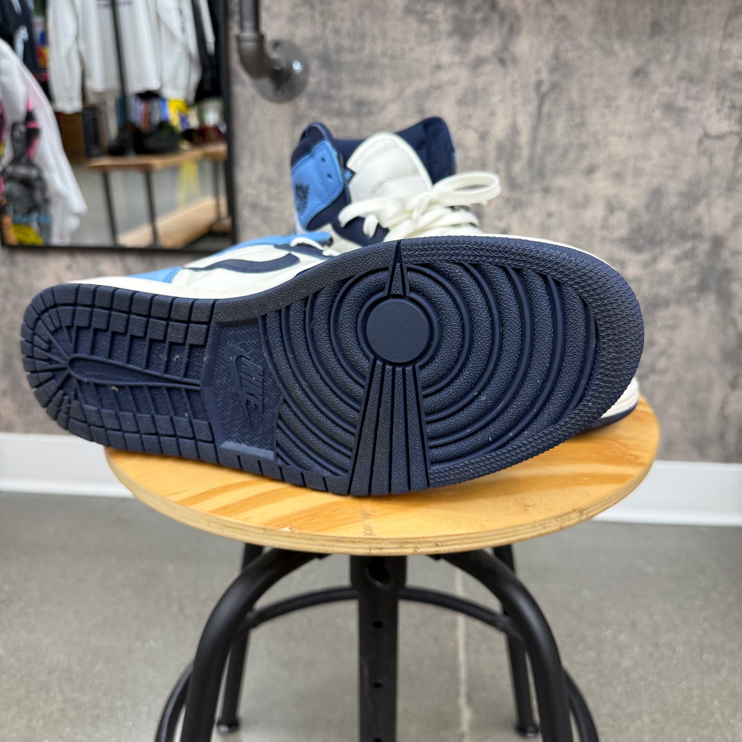 (PRE-OWNED) Jordan 1 Obsidian OG High SZ 12