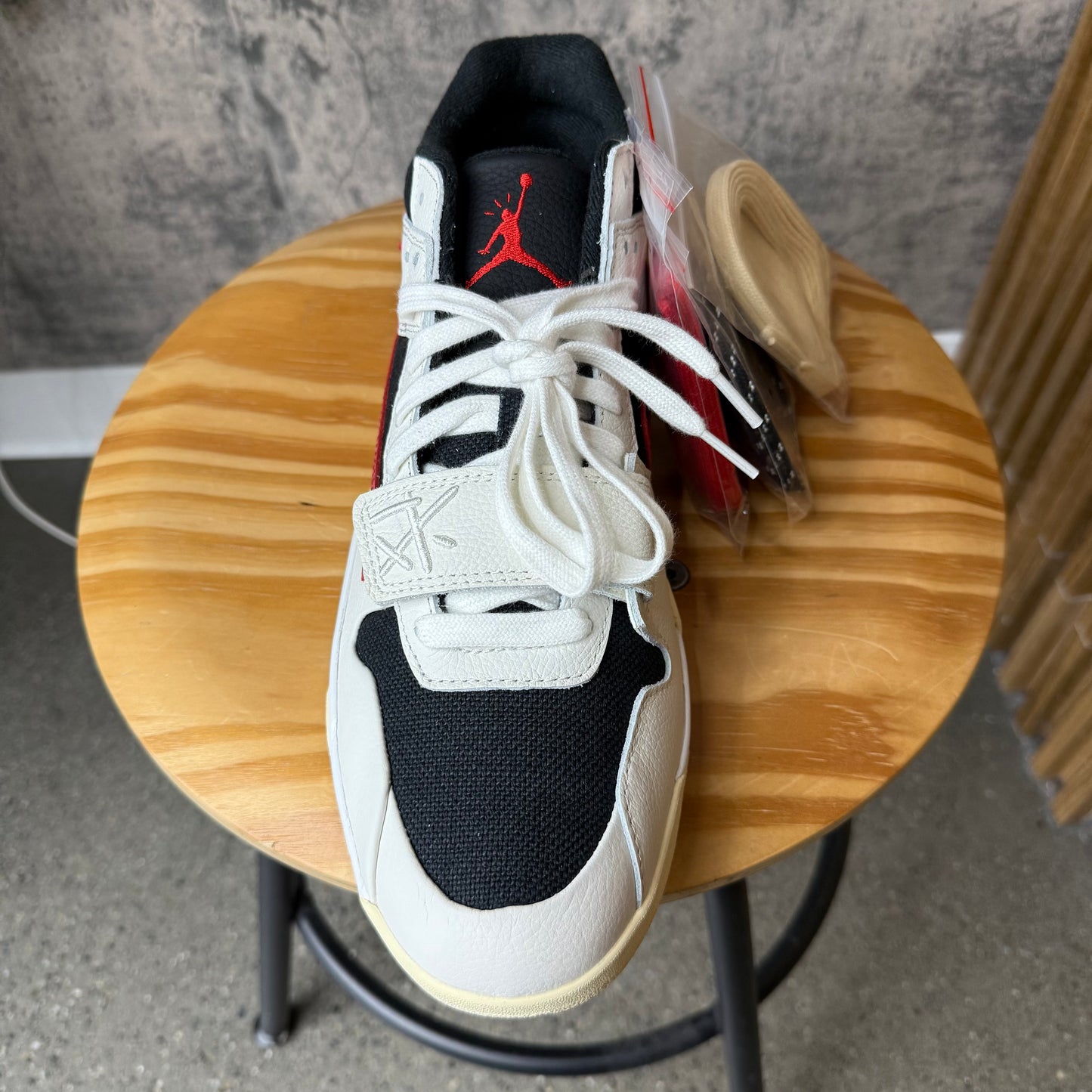 Travis Jumpman Jack University Red SZ 11.5 (DS)