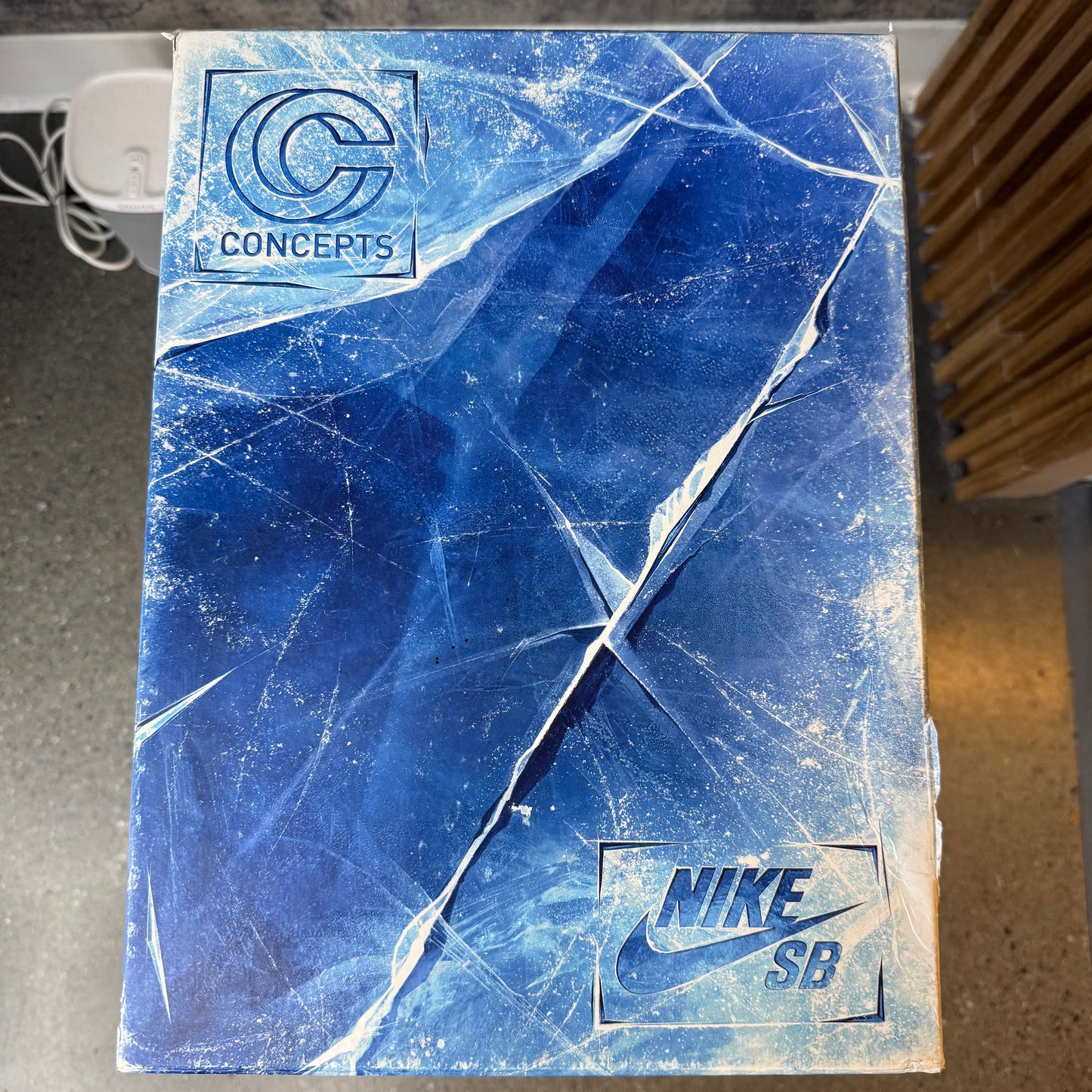 (PRE-OWNED) Nike SB Purple Lobster *Special Box* SZ 9.5