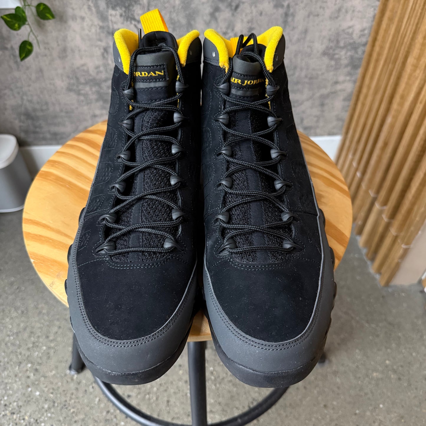 (PRE-OWNED) Jordan 9 University Gold SZ 12