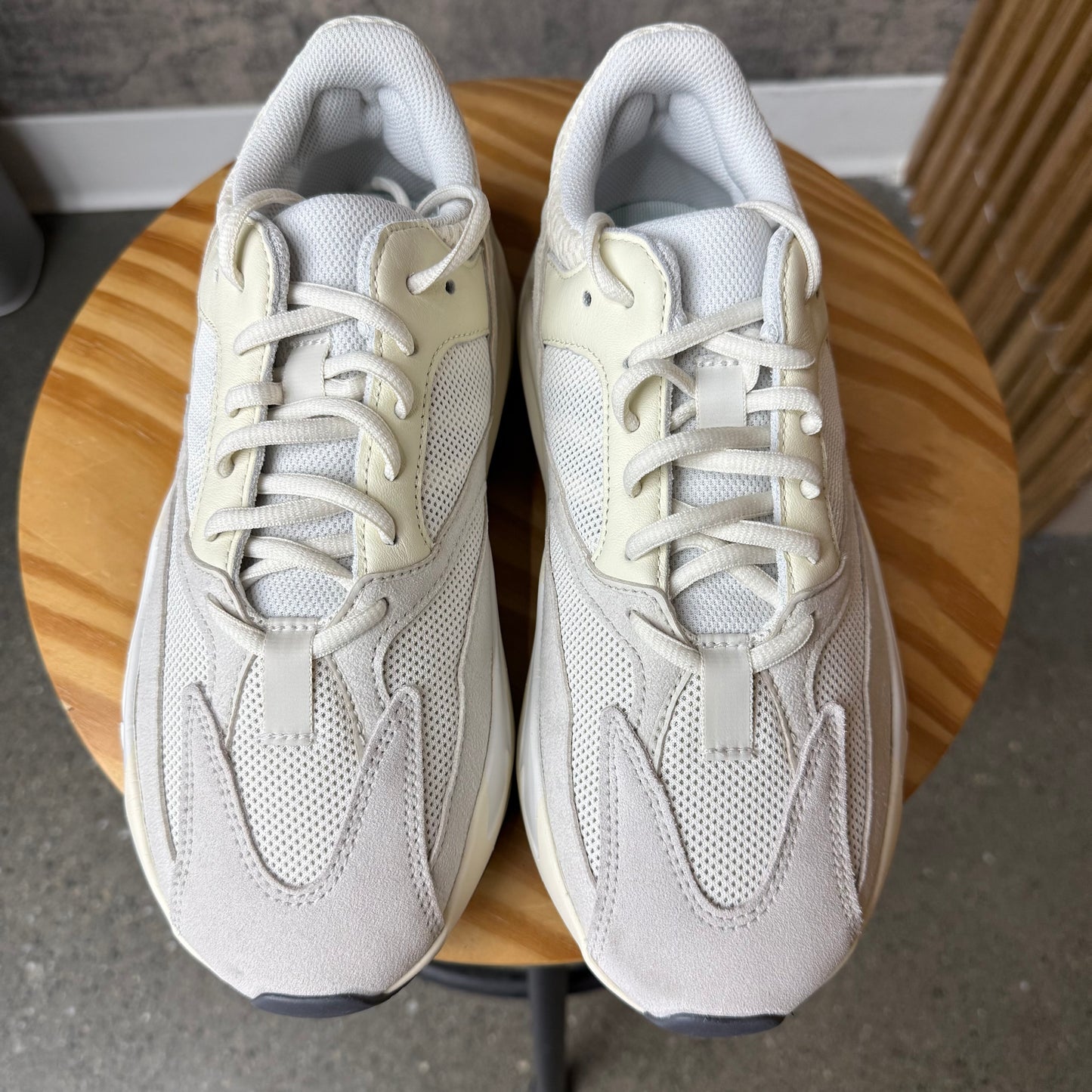 (PRE-OWNED) Yeezy 700 Analog SZ 8