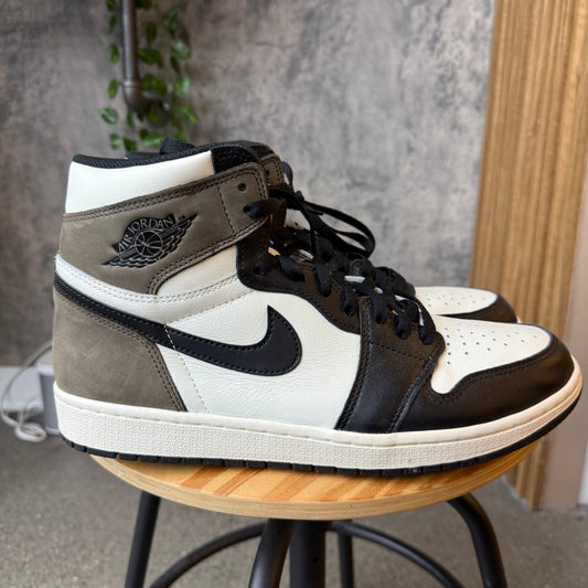 (PRE-OWNED) Jordan 1 Mocha High SZ 11.5