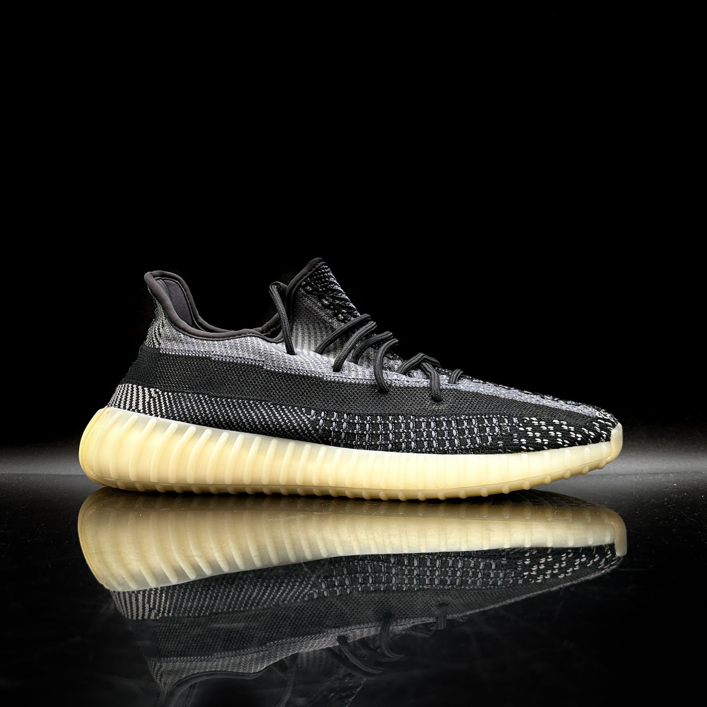 Yeezy 350V2 Carbon SZ 9 (DS)