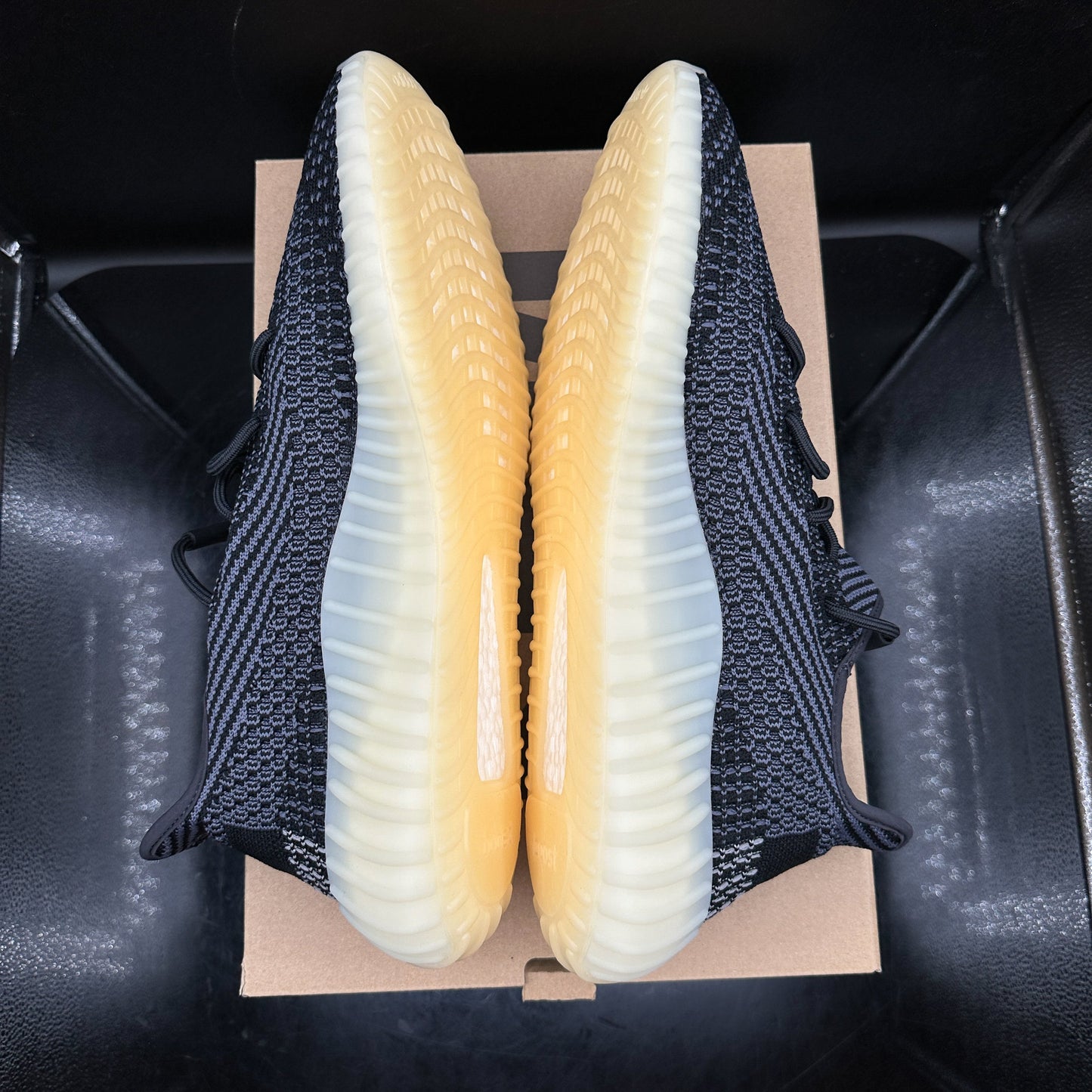 Yeezy 350V2 Carbon SZ 9 (DS)