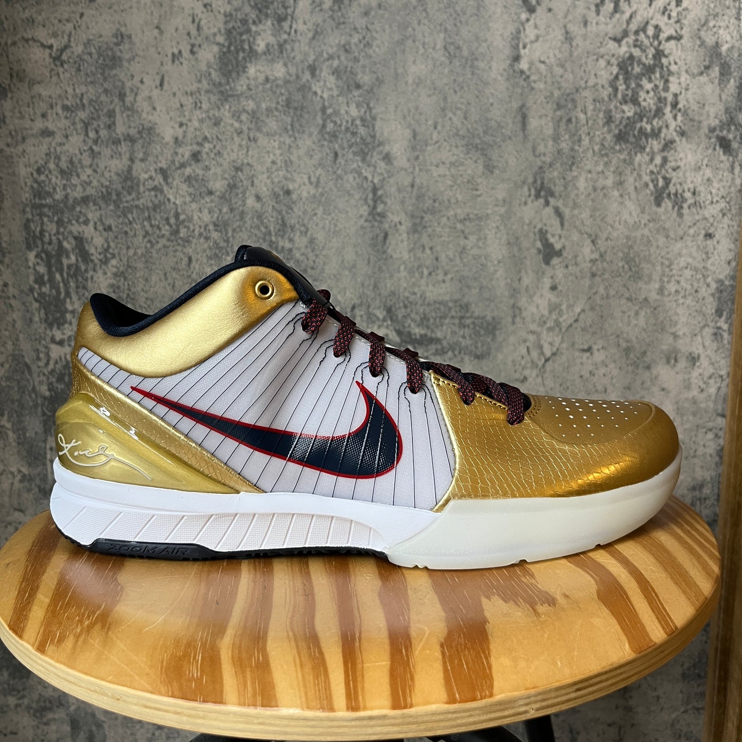 Kobe Gold Medal 4 SZ 11 (DS)
