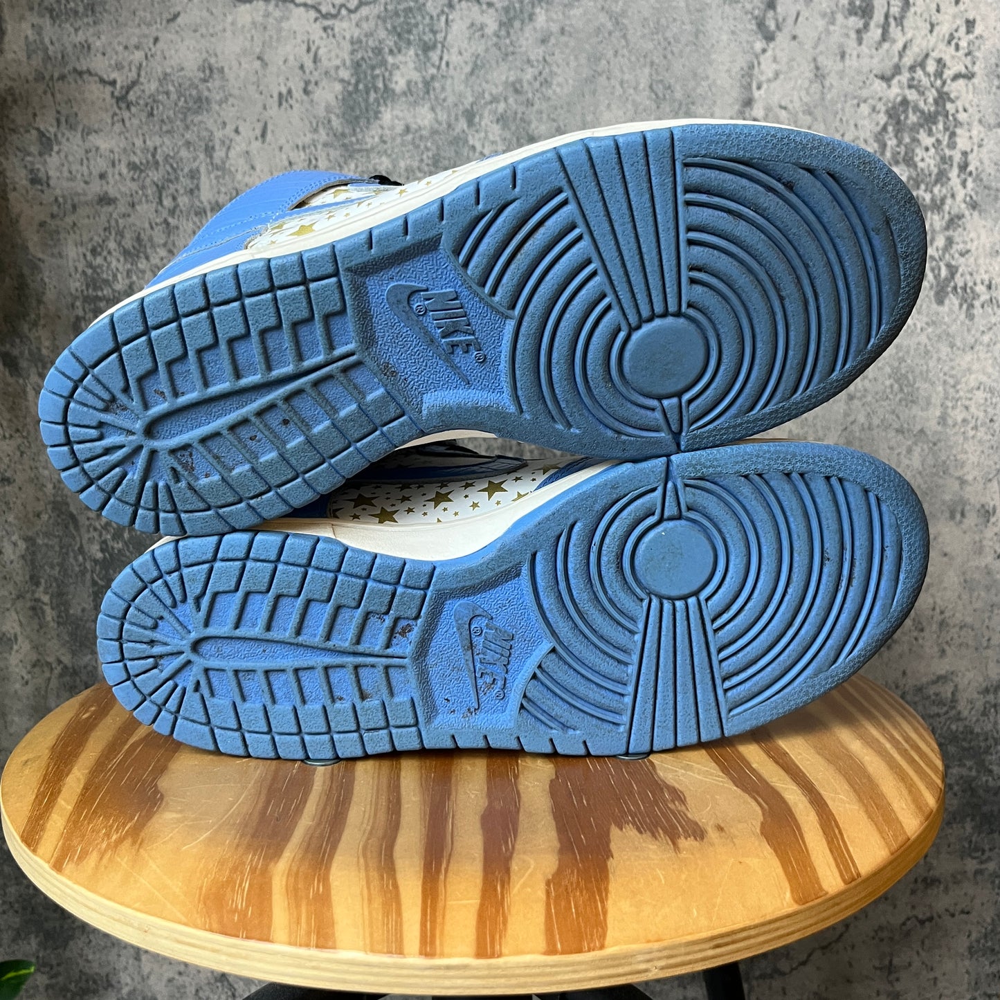 PRE-OWNED Nike Supreme SB Dunk Hi UNC SZ 9.5