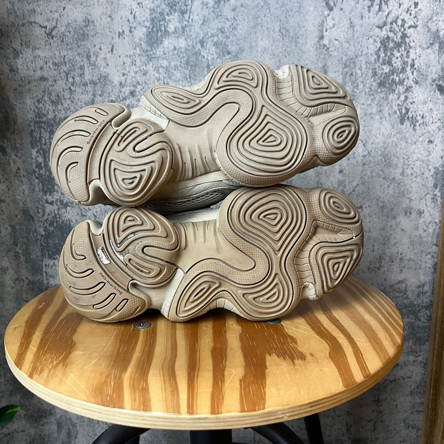 PRE-OWNED Yeezy 500 Low Taupe Light SZ 5.5