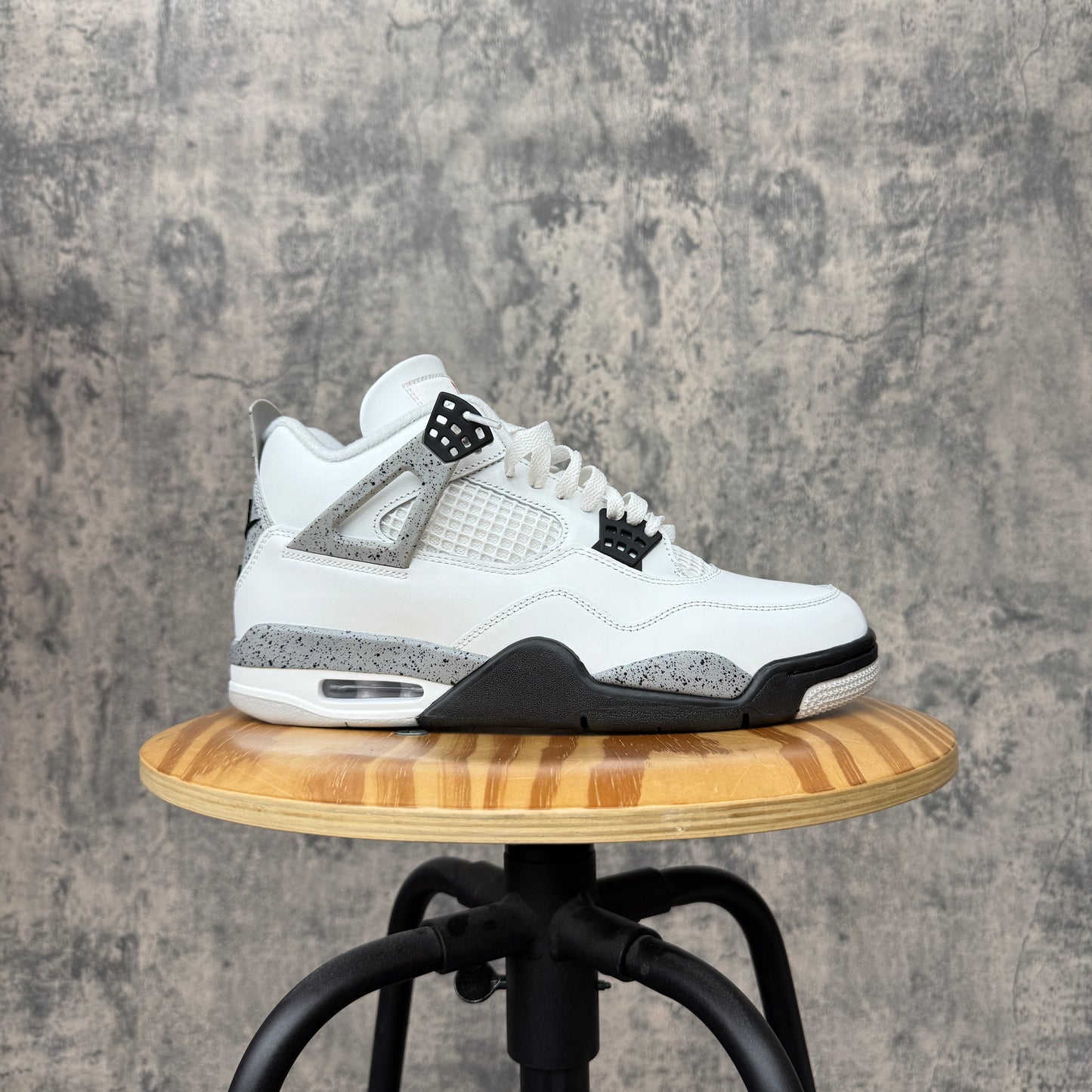 Jordan 4 White Cement SZ 9.5 (DS)