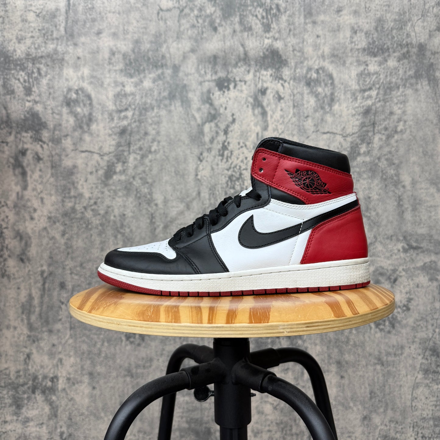 Pre-Owned Jordan 1 Black Toe 2016 SZ 11