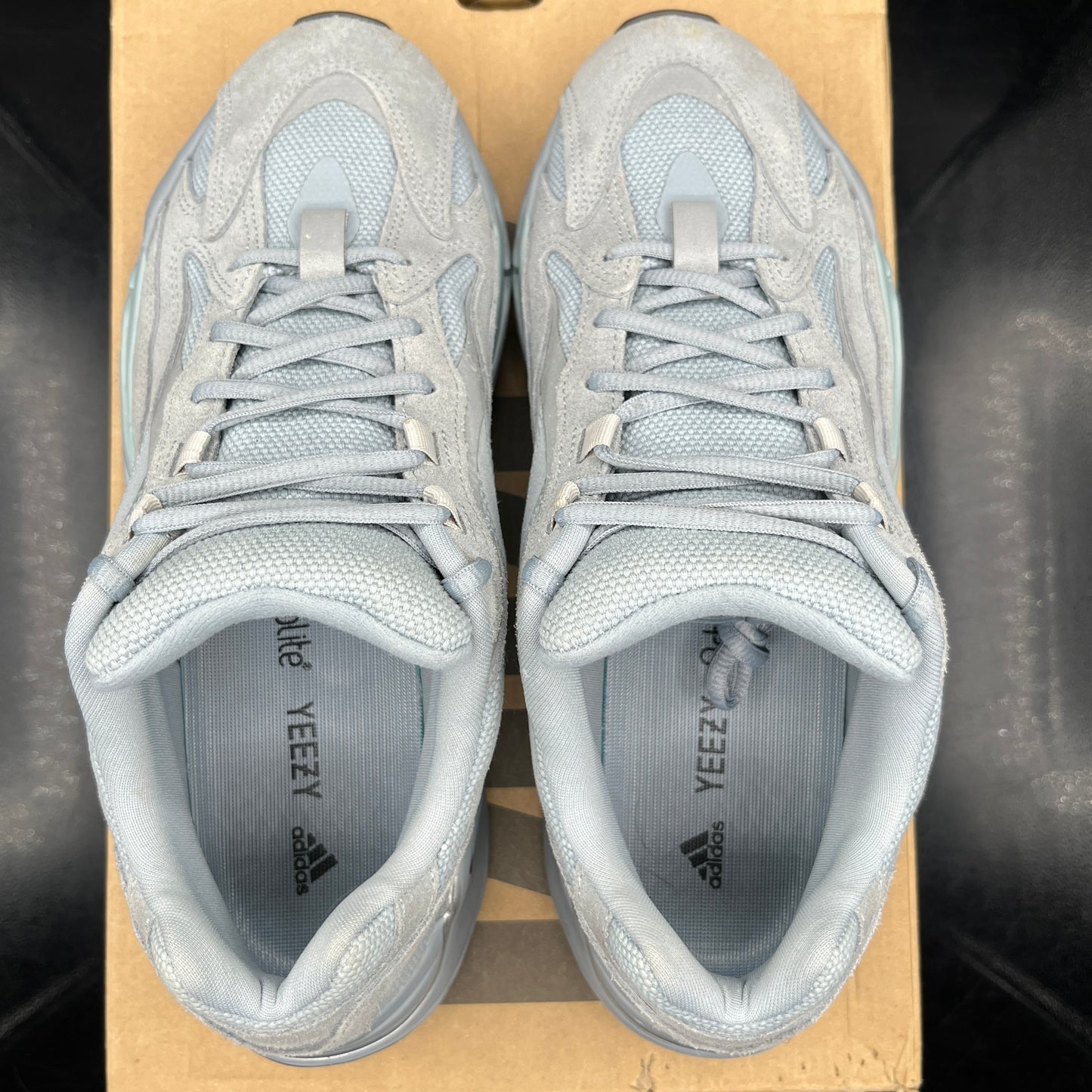 (PRE-OWNED) Yeezy 700 Hospital Blue SZ 10.5