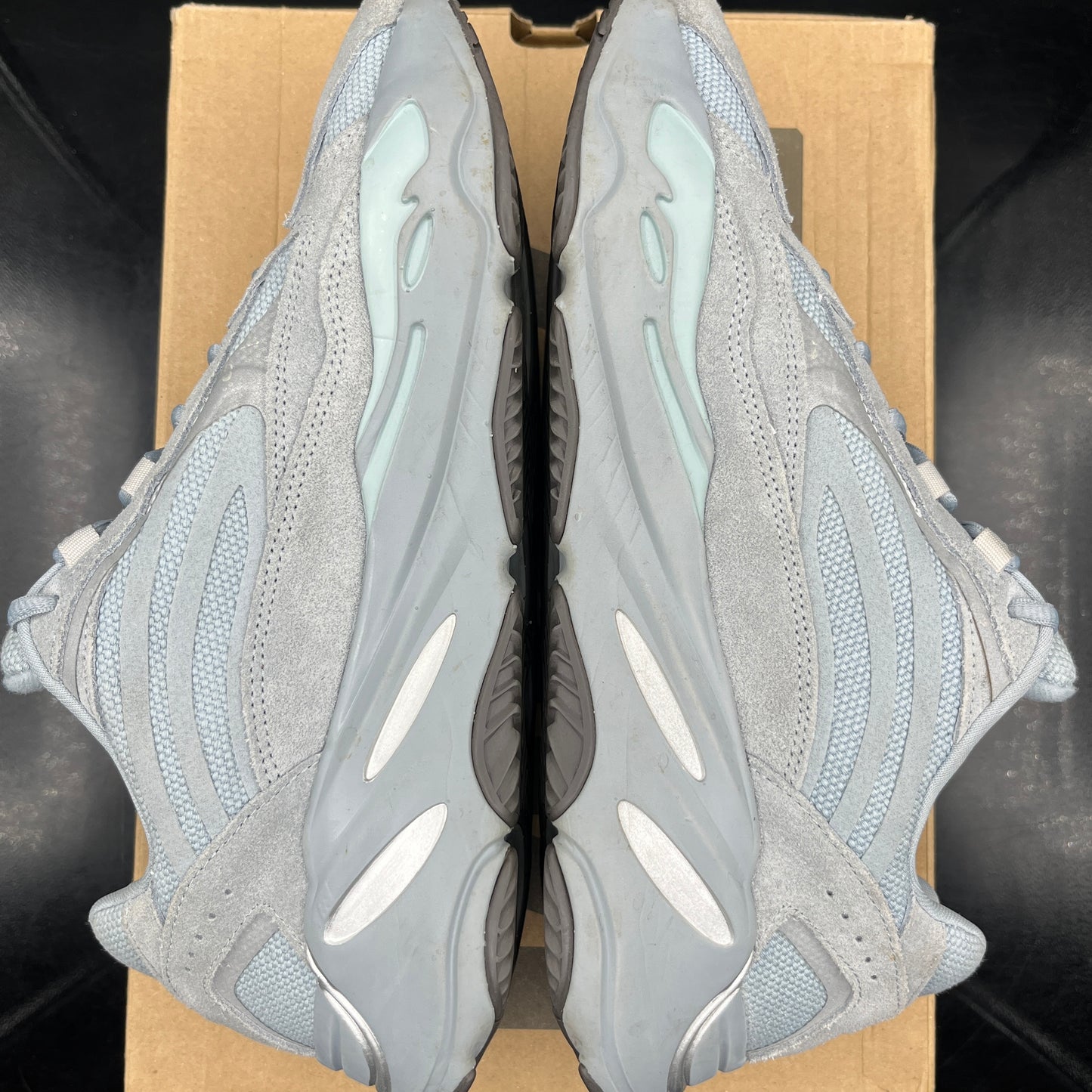 (PRE-OWNED) Yeezy 700 Hospital Blue SZ 10.5