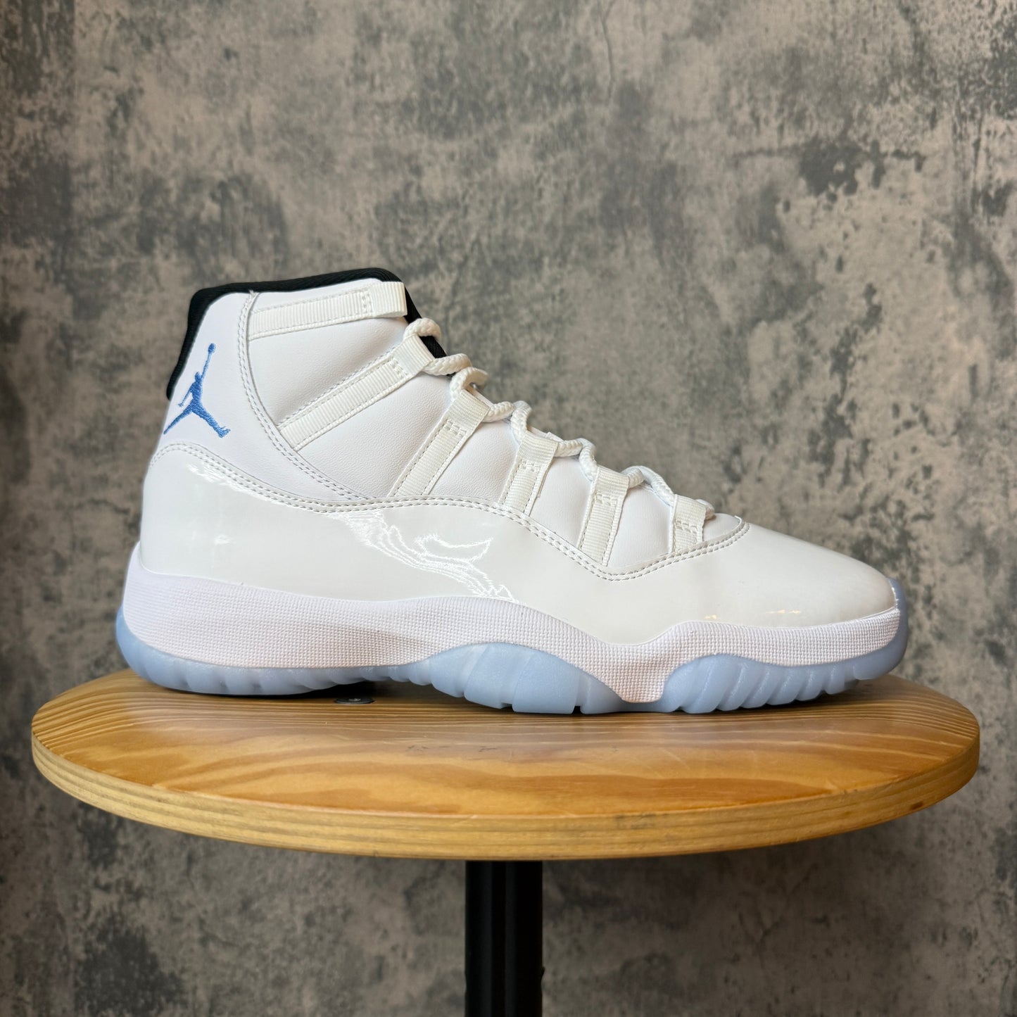 Jordan 11 Legend Blue SZ 9 (NEW)