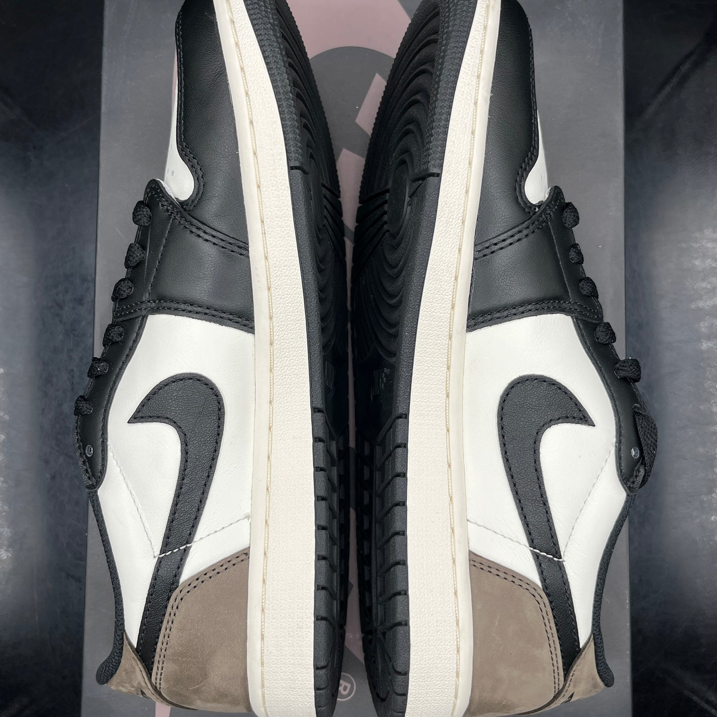 PRE-OWNED Jordan 1 Mocha Low SZ 9.5