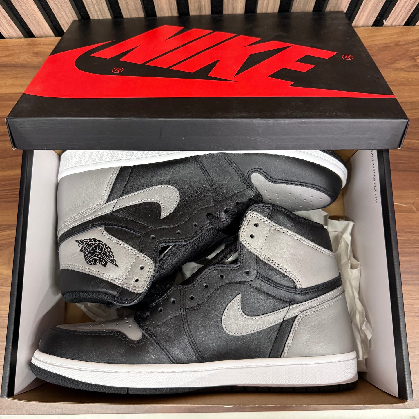 Jordan 1 Shadow High OG SZ 9.5 (DS) (NEW)