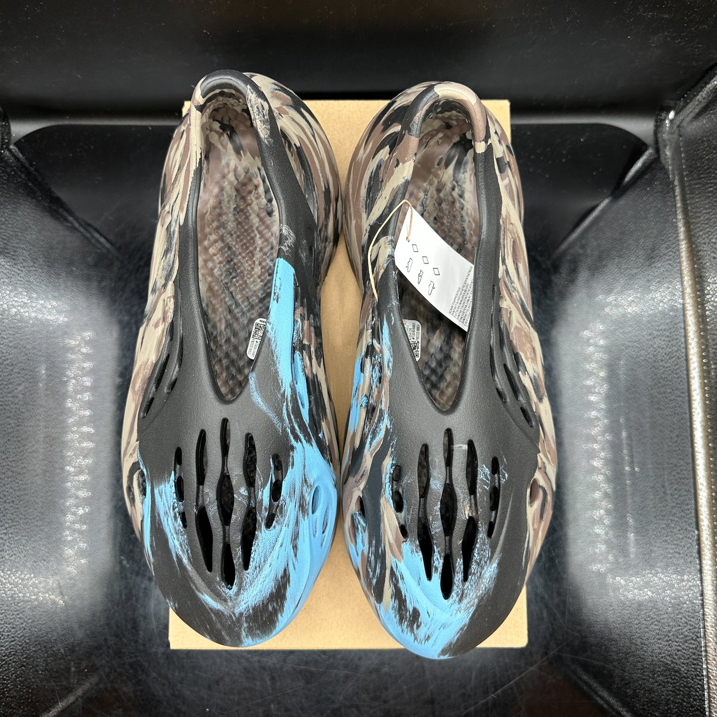 Yeezy Foam RNNR MX Cinder SZ 11 (DS)