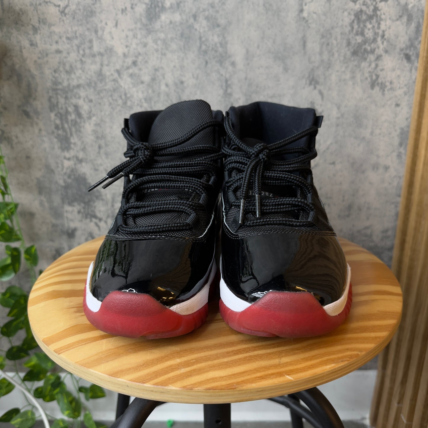 (PRE-OWNED) Jordan 11 Bred High SZ 10.5