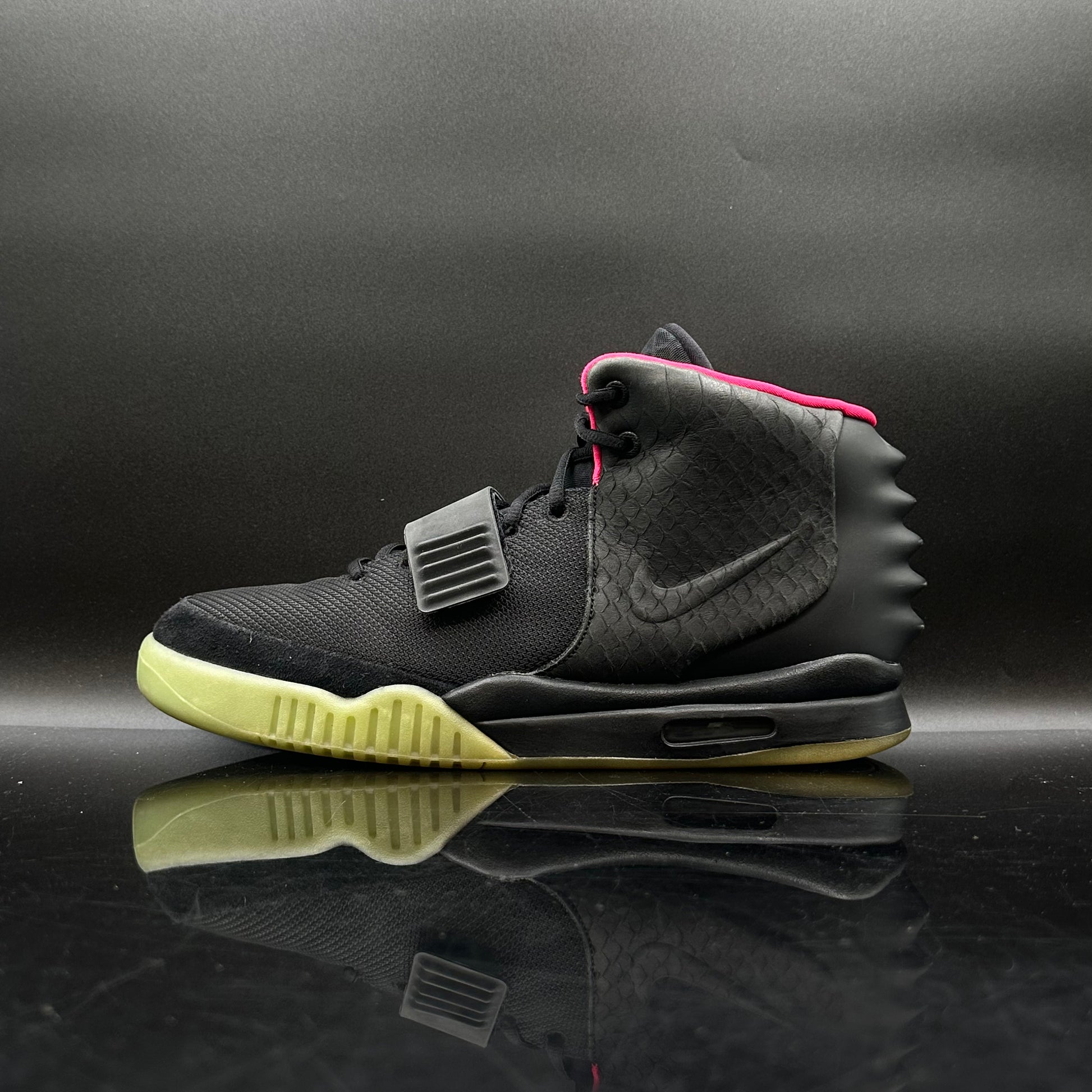 Air yeezy 2 black 2025 solar red