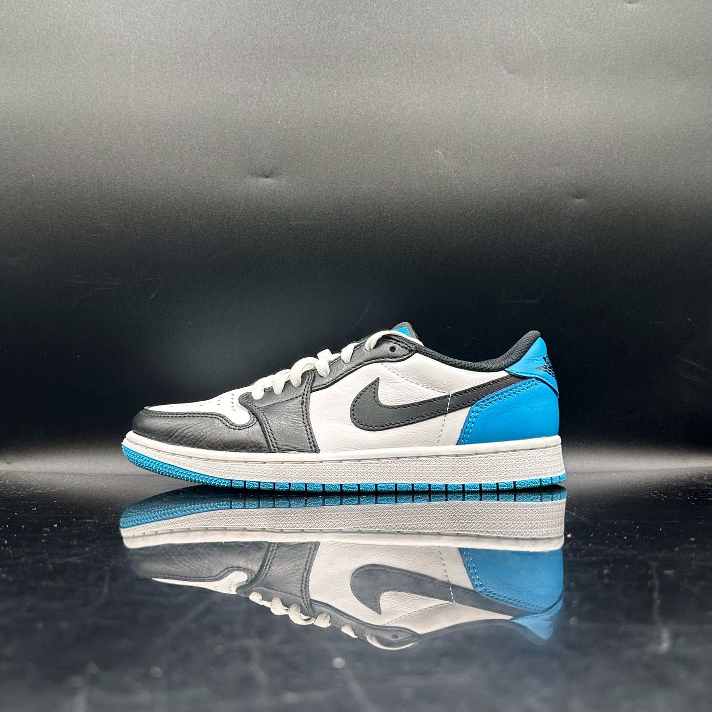 (PRE-OWNED) Jordan 1 Low Powder Blue SZ 7.5