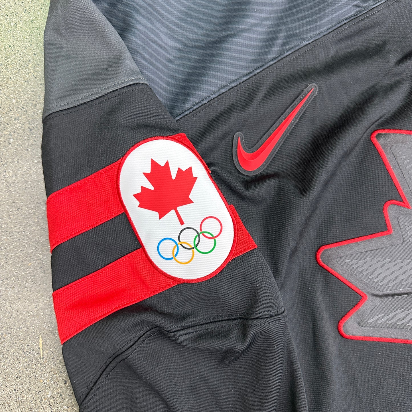 Nike Canada Olympics Jersey SZ S (NEW)