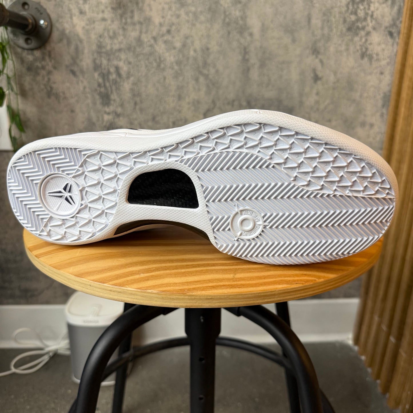 Kobe 8 Home Laker White SZ 9 (DS)