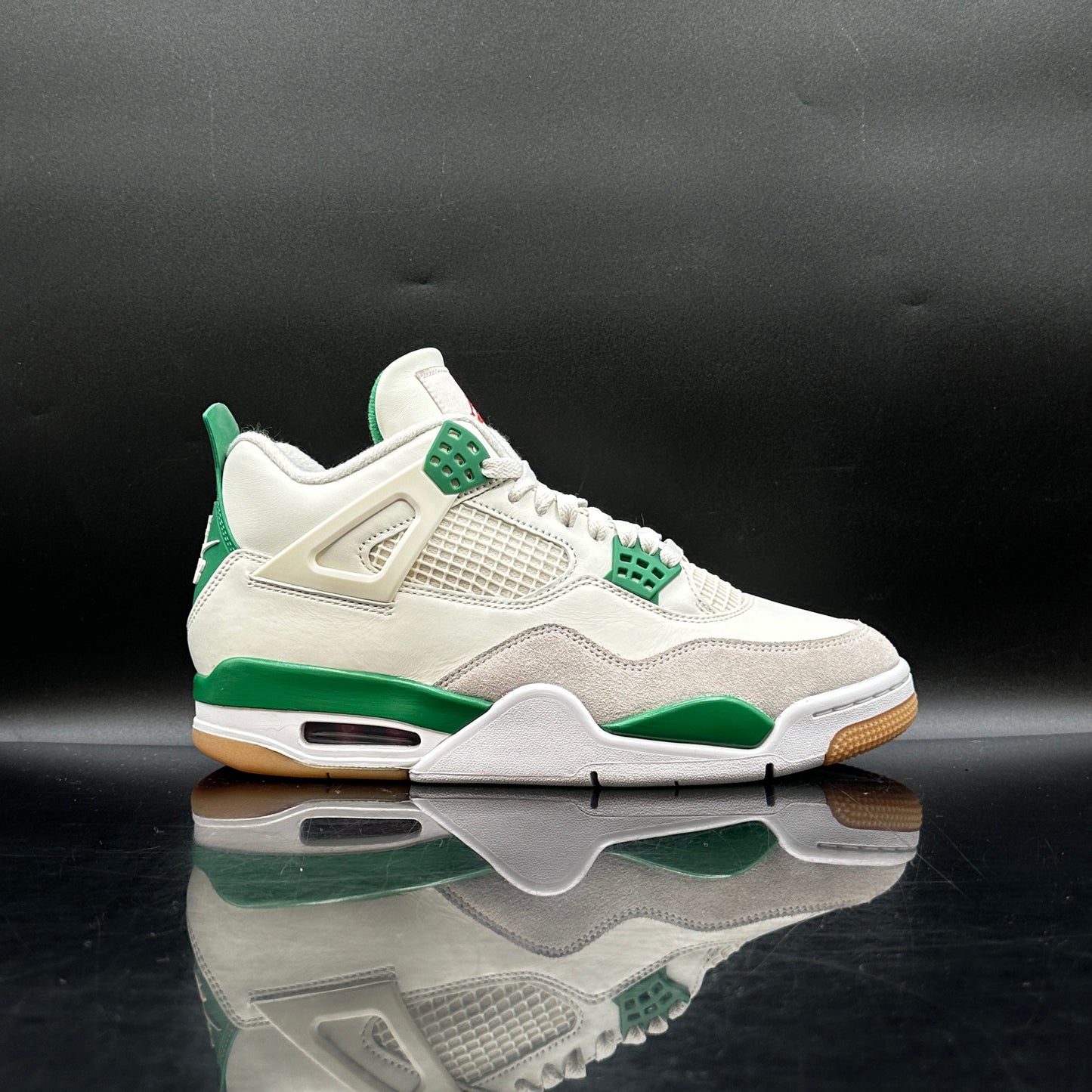 PRE-OWNED Jordan 4 SB Pine Green SZ 9