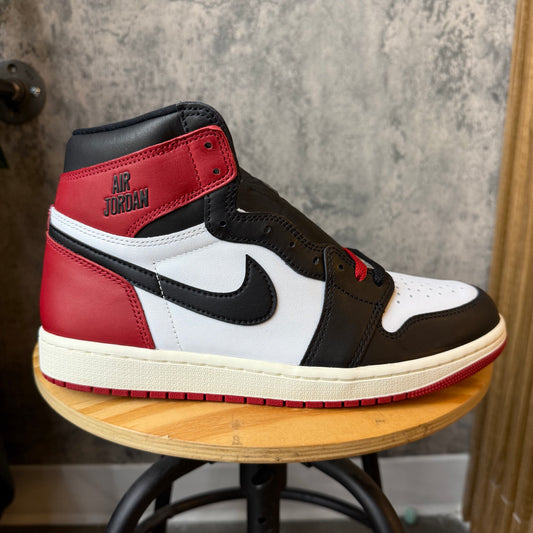 Jordan 1 Black Toe Reimagined SZ 10 (DS)