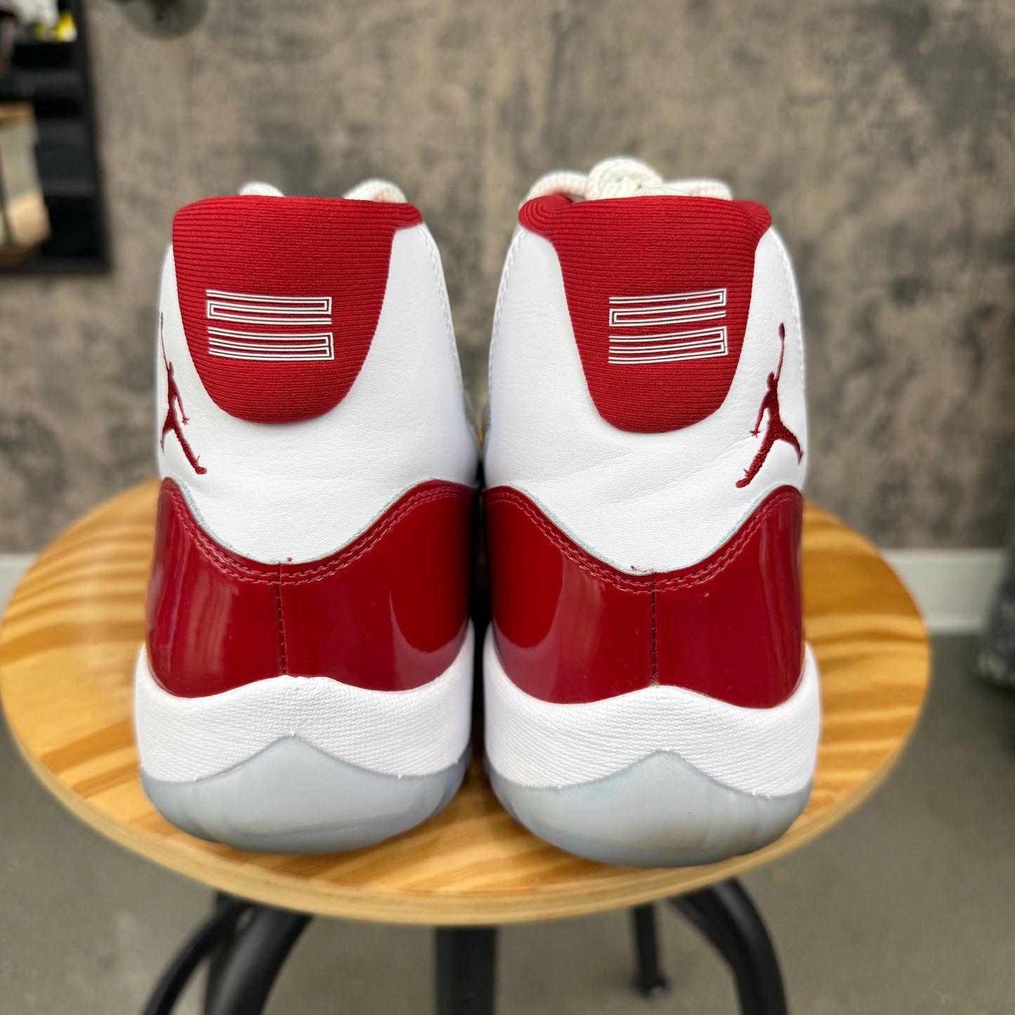 (PRE-OWNED) Jordan 11 Cherry SZ 10.5
