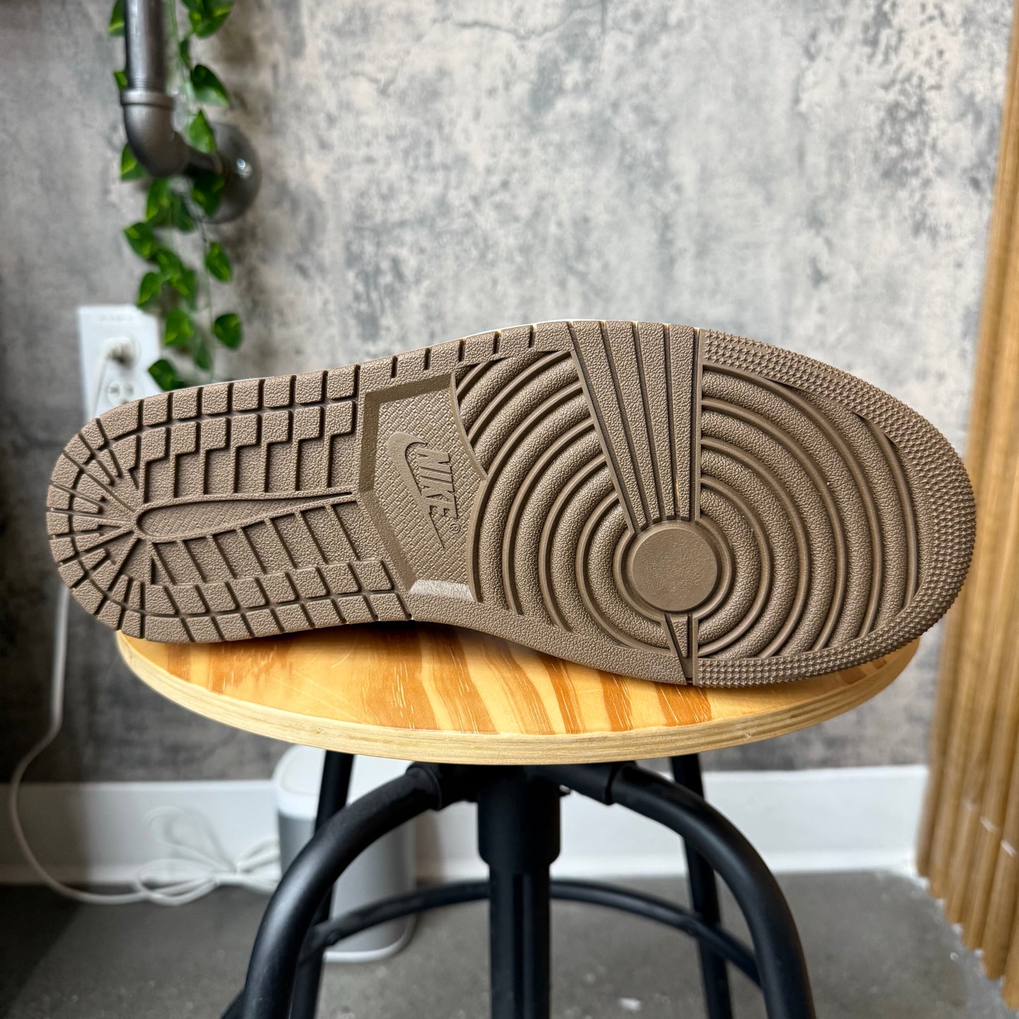 Jordan 1 Low Purple Mocha SZ 11 (DS)