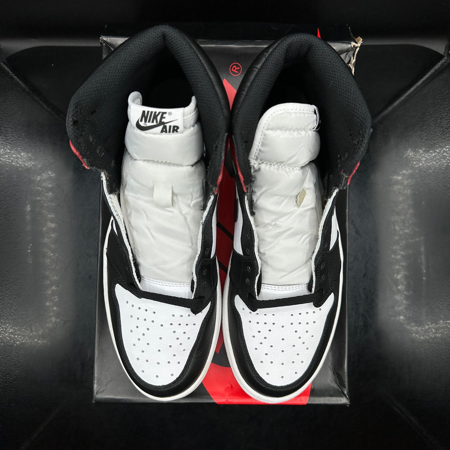 PRE-OWNED Jordan 1 Black Toe SZ 10