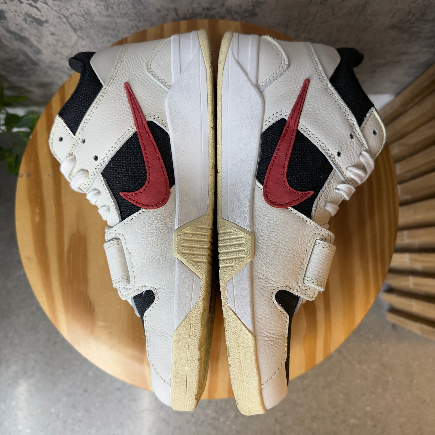 (PRE-OWNED) Travis Scott TR Jumpman Jack University Red SZ 9