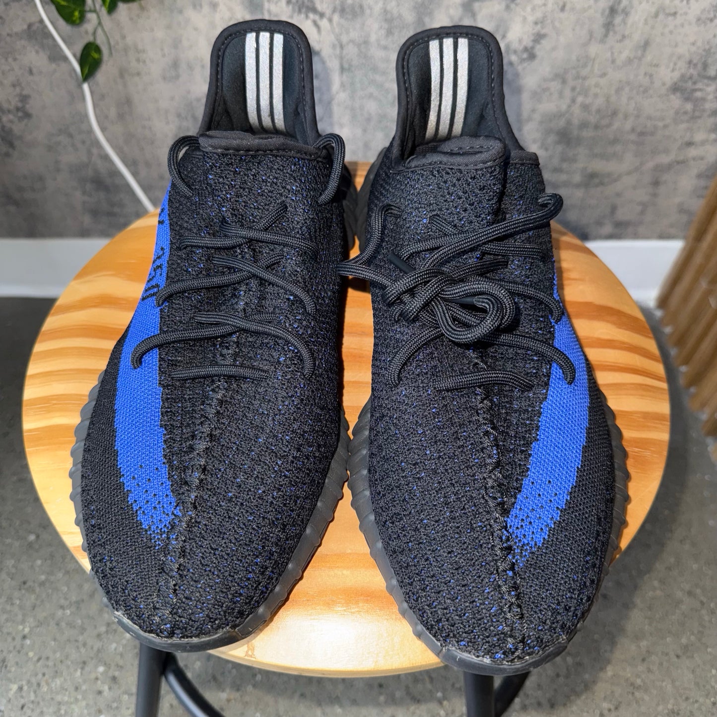 (PRE-OWNED) Yeezy 350v2 Dazzling Blue SZ 12